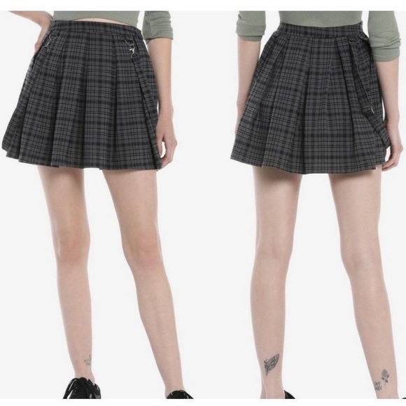 Hot Topic Plaid Suspenders Pleated Mini Skirt - Picture 9 of 9
